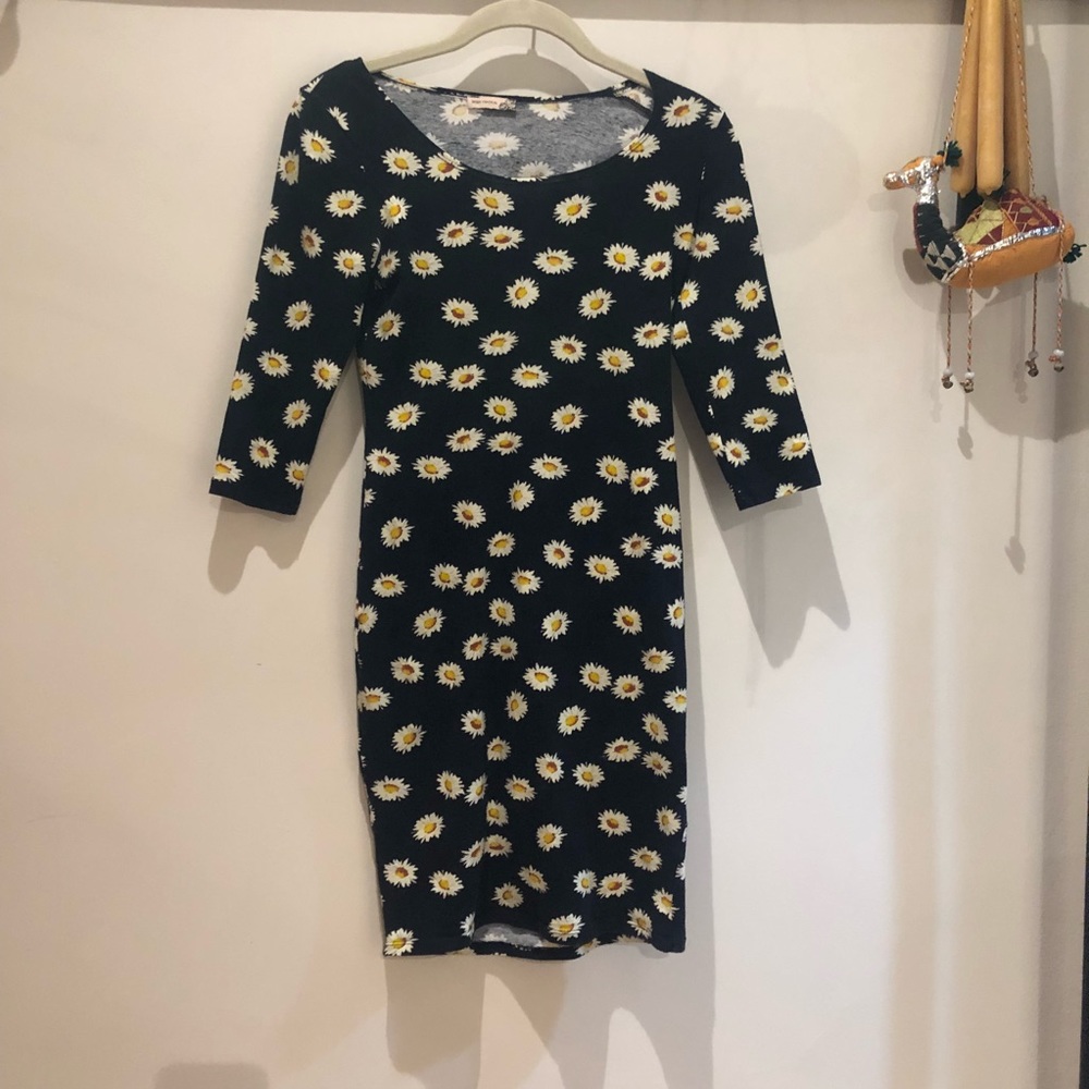 Retro 90’s daisy dress.